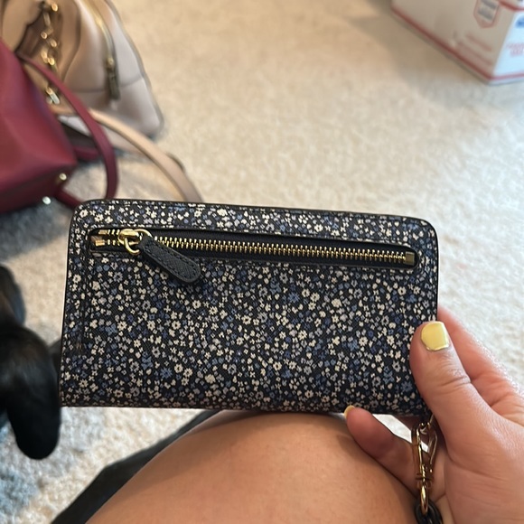 Michael Kors Wallet - Picture 2 of 3